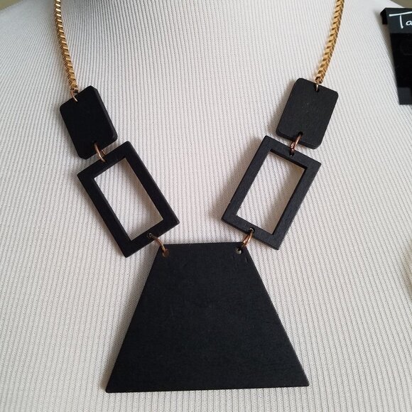 Taramanda Jewelry - Free with $20 purchase Taramanda Gold and Black necklace with earrings
